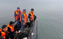 Vụ lật tàu hồ Thác Bà khiến 6 người mất tích: Thi thể nạn nhân nhỏ tuổi nhất được tìm thấy ở mũi tàu