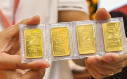 Giá vàng đột ngột giảm mạnh, ai xếp hàng buổi sáng Vía Thần Tài đã lỗ nhanh 4,5 triệu đồng