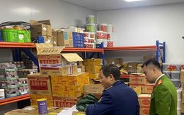 Phát hiện 1,5 tấn nguyên liệu thực phẩm không rõ nguồn gốc, liên kết với chuỗi lẩu nổi tiếng Hà Nội
