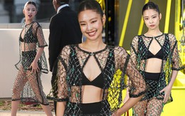 Jennie tuổi 30 toát ra hào quang của một nữ hoàng, Lisa hay Rosé cũng không làm lại