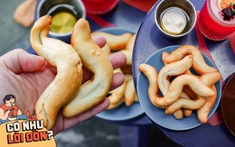 Khách xếp hàng như mua vàng, loại bánh mì "oằn tà là vằn" ở Hải Phòng có gì mà hot đến vậy?