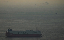 Iran tuyên bố "chính thức đóng eo biển Hormuz"