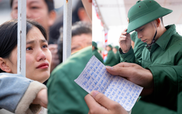 Những khoảnh khắc xúc động trong ngày hội tòng quân: Lá thư tay của mẹ và những cái ôm siết chặt tiếp thêm sức mạnh cho hàng nghìn tân binh