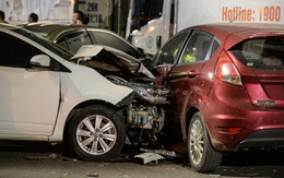 Hiện trường ngổn ngang sau vụ ô tô tông liên hoàn 7 phương tiện ở Hà Nội