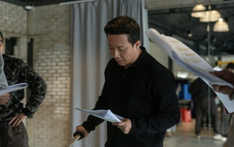 Lộ ảnh Trấn Thành đọc kịch bản phim mới với Park Bo Gum, còn được báo Hàn gọi bằng 6 từ oách vô cùng