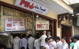 Phở Bát Đàn tăng giá chóng mặt sau 20 năm, chỉ có quả trứng là còn nương tay với ví tiền của thực khách