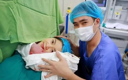 Sinh một con, giữ một con trong bụng: Ca song thai hiếm gặp và hành trình 13 tuần kì tích