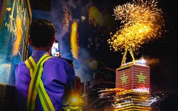 Rực rỡ pháo hoa trên bầu trời TP.HCM đêm 30/4