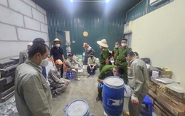 Khám xét khẩn cấp nơi làm việc của Nguyễn Thanh Bình, thu giữ 180 bao hoá chất ghi chữ "Toxic 6"
