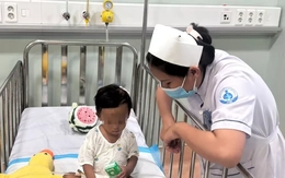 Rơi nước mắt nghe bé trai 2 tuổi bị bạo hành khóc gọi mẹ mỗi đêm