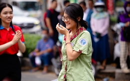 Thi vào lớp 10 TP.HCM buổi thứ 2: Bắt đầu làm bài môn Ngoại ngữ, cấu trúc đề mới, liệu còn "mưa" điểm 10?