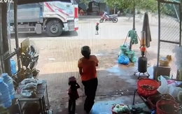 Chạy qua đường, bé trai 3 tuổi bị xe tải tông tử vong