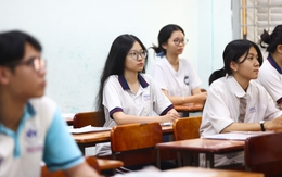 Thi tốt nghiệp THPT 2026 buổi đầu tiên: Hơn 1,2 triệu thí sinh sẵn sàng chinh phục môn Văn chương trình mới