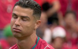 Ronaldo cay đắng rời sân trong tiếng hô vang "Messi", bị chế thành meme khắp MXH sau trận đấu "tịt ngòi"
