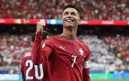 Ronaldo dập tắt mọi chỉ trích, lập kỳ tích chưa từng có ở World Cup, 4 năm nữa Messi may ra mới đuổi kịp