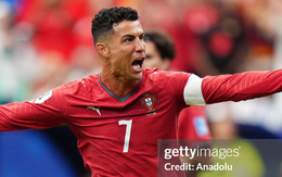 Ảnh nét căng: Messi gọi, Ronaldo hét vang rồi!