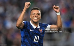 Pháp 3-0 Iraq: Mbappe vẫn lập cú đúp trong trận đấu hi hữu bị hoãn đến 2 tiếng vì mưa bão
