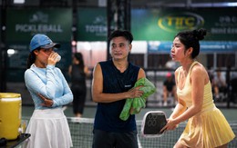 Sân pickleball ở TP.HCM vẫn kín người giữa cái nóng gần 40 độ C: Làm gì để không kiệt sức trên sân?