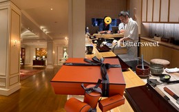 Trend "phông bạt" mới của giới trẻ: Mua ảnh ngồi hạng thương gia, đi  Park Hyatt Saigon, ăn omakase, giá 10k/chiếc
