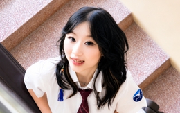 Thủ khoa khối D01 nhận tin vui lúc đang ăn sáng với gia đình ở Bờ Hồ: "Bố đọc điểm trước, mình còn tưởng bố nhìn nhầm"