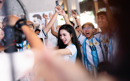 Hàng trăm fan Argentina phủ kín quán cà phê Hà Nội và TP.HCM, vỡ òa khi Messi góp công vào bàn mở tỷ số
