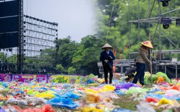 1 ngày sau concert Những thành phố mơ màng, công viên Yên Sở vẫn ngập nilon xanh đỏ, nữ công nhân môi trường: "Chưa bao giờ thấy lượng rác nhiều như vậy"
