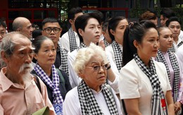 NSND Thanh Thuý, Đức Phúc và nghệ sĩ Việt xúc động tại lễ viếng liệt sĩ tại Công viên Lê Thị Riêng