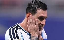 Argentina 0-1 Ai Cập (Hết hiệp 1): Messi đá hỏng quả penalty, thủ môn Ai Cập cản phá xuất thần!