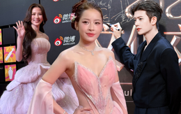 Chi Pu là nghệ sĩ Việt duy nhất bùng nổ visual trên thảm đỏ Gala Weibo, "chặt đẹp" Baifern Pimchanok nhạt nhòa sến sẩm