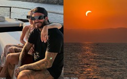 Vợ chồng David Beckham và Victoria hạnh phúc cùng ngắm nhật thực trên du thuyền hơn 560 tỷ đồng