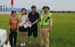 Cảnh sát xác minh cọc tiền 200 triệu đồng đựng trong túi màu đỏ nằm chơ vơ trên Quốc lộ 12A