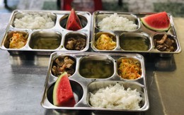 Tất cả các trường sắp phải công khai hình ảnh khay ăn thực tế của học sinh mỗi ngày để phụ huynh giám sát