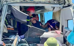 Vụ xe khách đâm container trên cao tốc Bắc - Nam: Hành khách văng khỏi ghế, la hét hoảng loạn