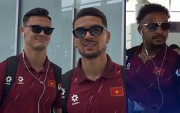 Xuân Son và Lê Giang Patrik đeo kính chất lừ cùng đội tuyển Việt Nam sang Thái Lan đá chung kết ASEAN Cup