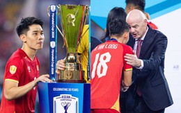 Đình Bắc gây sốt với biểu cảm đáng yêu ngắm nhìn cúp vô địch, chủ tịch FIFA ôm động viên, chúc mừng Hai Long