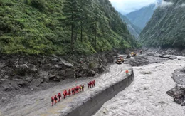 Nepal từ chối các đội cứu hộ nước ngoài sau thảm họa "sóng thần trên cạn"