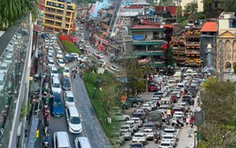 Sa Pa dịp 2/9, nơi ô tô gặp gỡ đất trời: Đi 900m mất 30 phút, hệt như giờ tan tầm Hà Nội