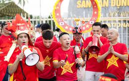 Sức nóng nghẹt thở tại Mỹ Đình ngay lúc này: Hàng ngàn CĐV sục sôi khí thế cổ vũ tuyển Việt Nam đại thắng Campuchia
