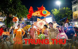 Đêm Trung thu: Hàng Mã chìm trong biển người, cấm xe 24/24, TP.HCM mưa vừa ngớt giới trẻ liền xuống đường