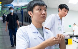 6 giờ sáng, nam bác sĩ Bệnh viện Bạch Mai mang cơm vợ nấu, lên tàu đi Ninh Bình: "Từ ngày đi làm xa, thấy vợ thương hơn"