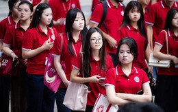 Đi vài bước lại va phải một thủ khoa trong sân trường ĐH Ngoại thương ngày khai giảng 5/9