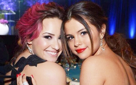 Selena Gomez - Demi Lovato thân thiết và xinh đẹp rạng ngời