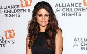 Selena Gomez tăng cân nhưng vẫn rạng rỡ trong sự kiện