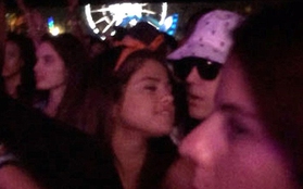 Justin và Selena tình tứ bên nhau giữa chốn đông người
