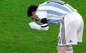 Lionel Messi và những lần "nôn mửa" ngay trên sân