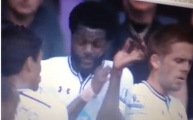 Hài hước: Adebayor "đần mặt" đổ lỗi cho đồng đội sau bàn thua