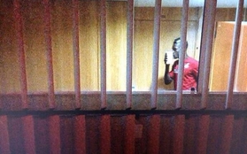 "Tội đồ" của Ghana gây phẫn nộ vì hành động "hôn tiền"