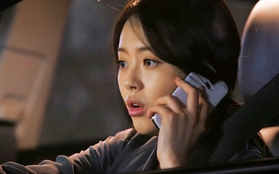 Soo Sun (Go Ara) mải "buôn" điện thoại gây chết người