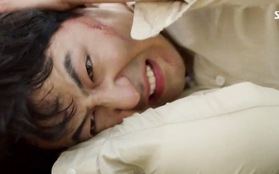 Jae Yeol (Jo In Sung) bị đánh bầm giập vì cứu Kang Woo (D.O)