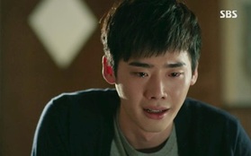 Park Hoon (Lee Jong Suk) rơi nước mắt vì bị bạn gái chỉ trích